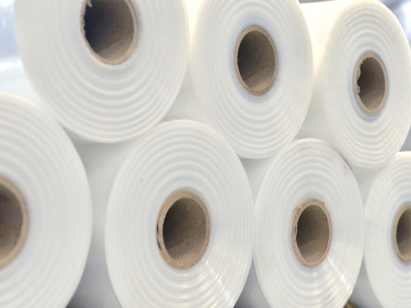 Bobine, fogli, sacchetti e cappucci realizzati con politene 100% riciclato e rigenerato - 1